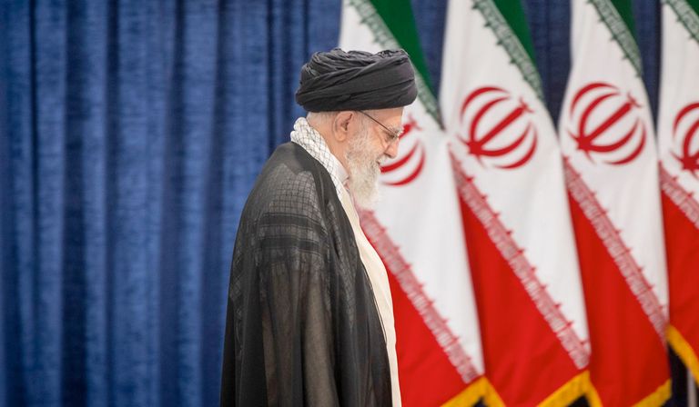 इरानको चेतावनी : बाहिरी दबाब सहेर बस्दैनौँ