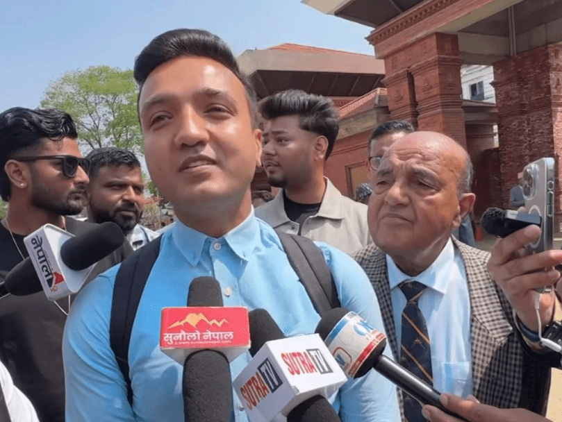 बारा ४ का सांसद अन्सारीले लिए विद्यालय पोशाकमा सपथ